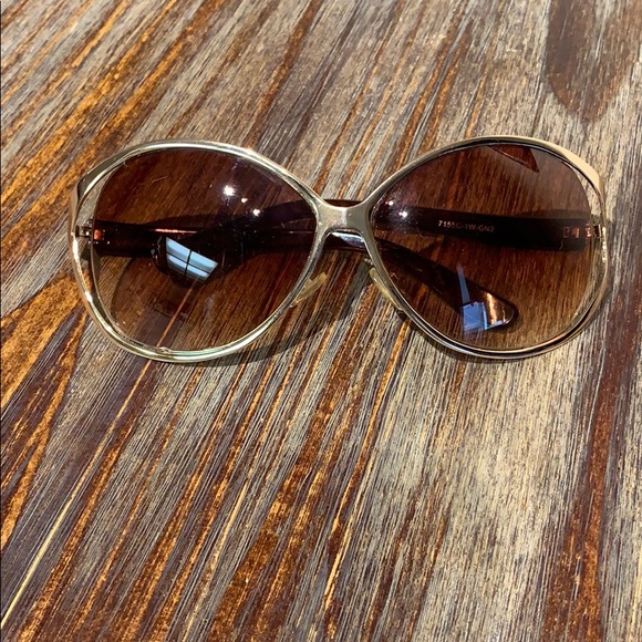 Gold large framed sunglasses 🕶 - Picture 4 of 4